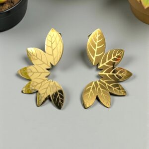 Pendiente Forma Hojas Dibujadas en Acero Dorado