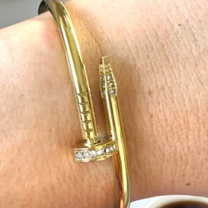Pulsera Rígida Acero Dorado Forma Tornillo con Circonitas