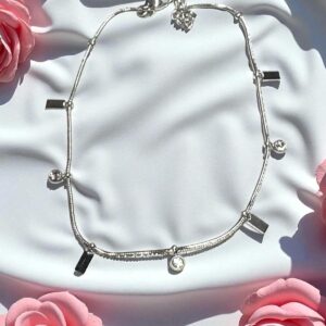 Pulsera en cola de ratón en acero color plata con plaquitas y circonitas