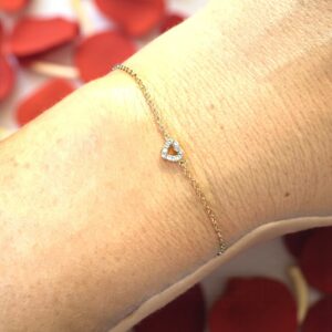 Pulsera Fina en Acero Dorado con Detalle Corazón con Circonitas