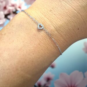 Pulsera Fina en Acero Plateado con Detalle Corazón con Circonitas