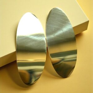 Pendiente Forma Oval Grande en Acero Dorado