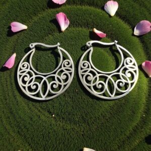 Pendientes de Acero con Diseño Calado.  40 X 32 MM