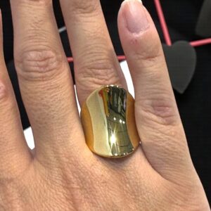 Anillo Ancho en Acero Dorado Curvado