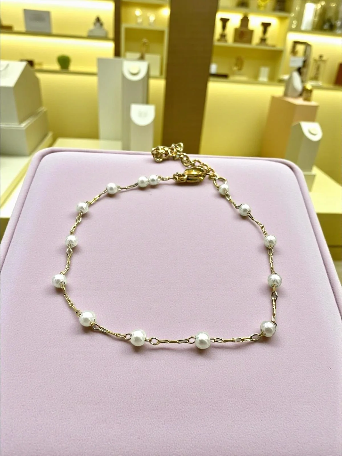 Pulsera en Acero Dorado con Perlas