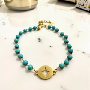Pulsera en Acero Dorado con Bolas Turquesa con Adorno Chapa con Estrella