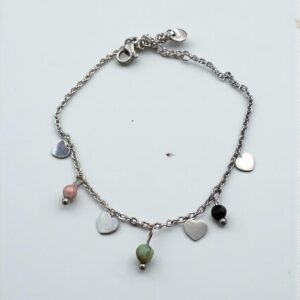Pulsera en Acero Plateado con Dijes en Forma de Mano y Corazones