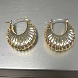 Pendientes en acero dorado forma concha