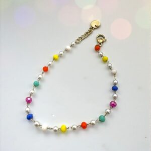 Pulsera en Acero Dorado con Perlas y Bolas de Colores