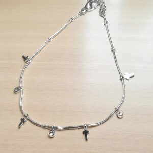 Pulsera acero plateado con dijes y circonitas