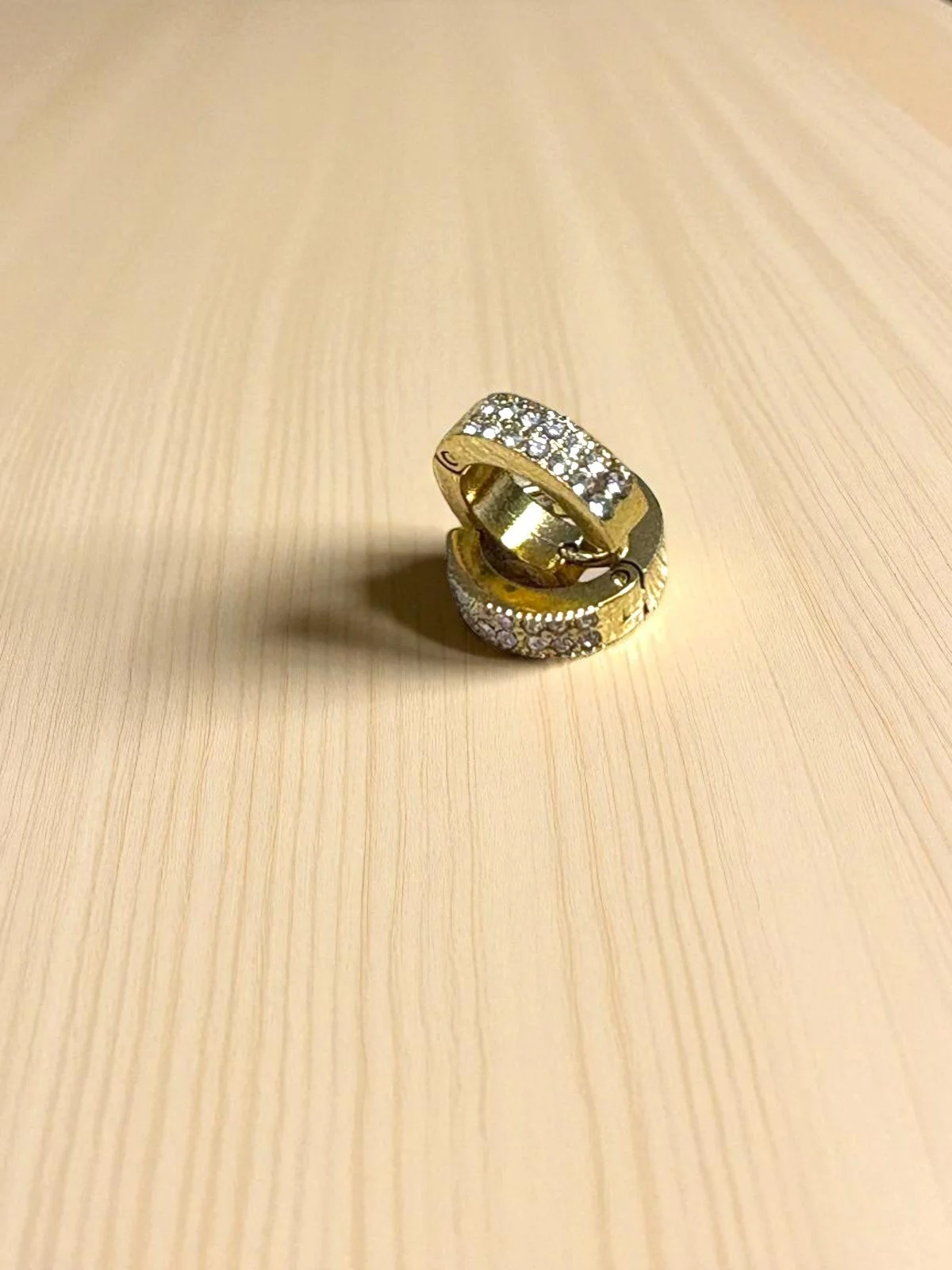 Pendientes aro pequeños con circonitas en acero dorado
