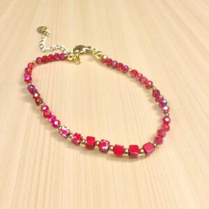 Pulsera en Acero Dorado con Piedras y Cuadrados Coral y Rojo