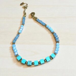 Pulsera en Acero Dorado con Piedras y Cuadrados Turquesa