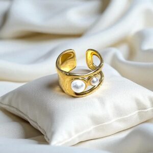 Anillo con Perlas en Acero Dorado Ajustable