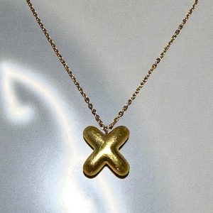 Collar X grande en acero dorado mate