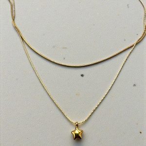 Collar doble fino con adorno estrella en acero dorado