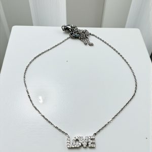Collar LOVE en acero plateado