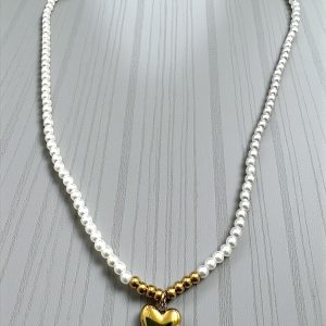 Collar perlas con corazón en acero dorado