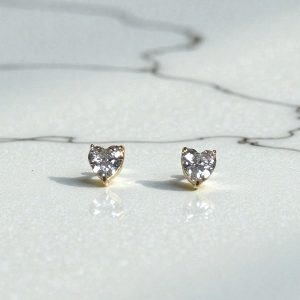 Pendiente corazón circonita en acero dorado