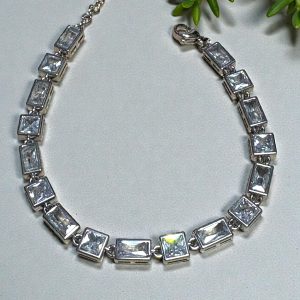 Pulsera circonitas cuadradas en acero plateado