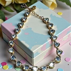 Pulsera corazones  de circonitas en acero dorado